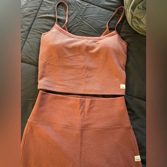 Vuori SET Bayview Thermal Crop Top & Legging Rosewood Size Medium - Picture 2 of 7